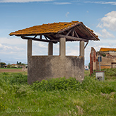 Toscana podere abbandonato Valdarno di sotto; pozzo