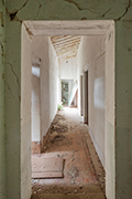 Bauernhaus Caivoli - langer Korridor von der Küche abgehend - 2014