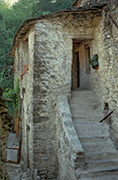 casa rurale Toscana, casa di pietra in montagna
