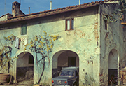 casa rurale Toscana Firenze, podere Rovezzano II - portico con archi incorporato 