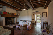 Haus in Toskana zum Verkauf, Landhaus Maremma - Kamin im Wohnraum