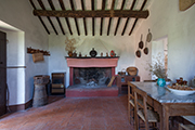 altes Bauernhaus  Varatrogoli in Maremma  Toskana kaufen, Eingang Küche Kamin