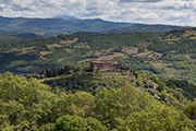 Toskana Landhaus Landgut kaufen, Blick aufLandschaft mit Kastell